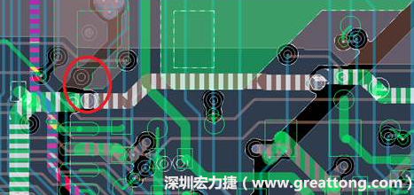 慢慢確認CAF發(fā)生的位置后，可以配合Gerber查看PCB的結構是否有通孔太近或是線路太近的問題。
