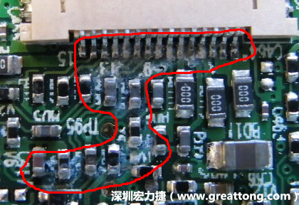 電路板疑似腐蝕氧化，懷疑電流異常過熱造成