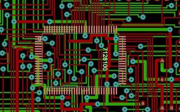 圖1：兩種PCB模型的部分電路。頂圖：傳統(tǒng)設計版本。
