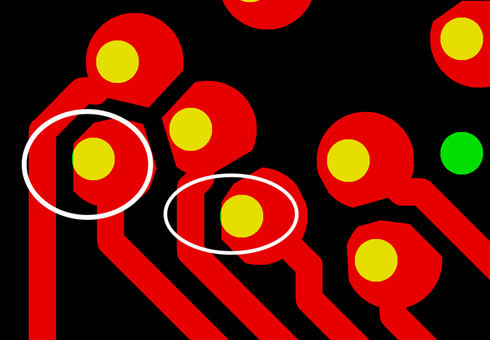 PCB生產(chǎn)會產(chǎn)生同一方向性的小小量偏移，焊盤被削的方向無規(guī)則，最惡劣的情況還會出現(xiàn)個別孔破焊環(huán)